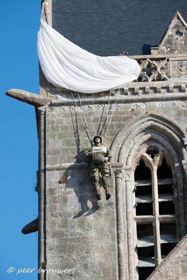 Gite De La Place De L'Eglise Sainte-Mère-Église 外观 照片