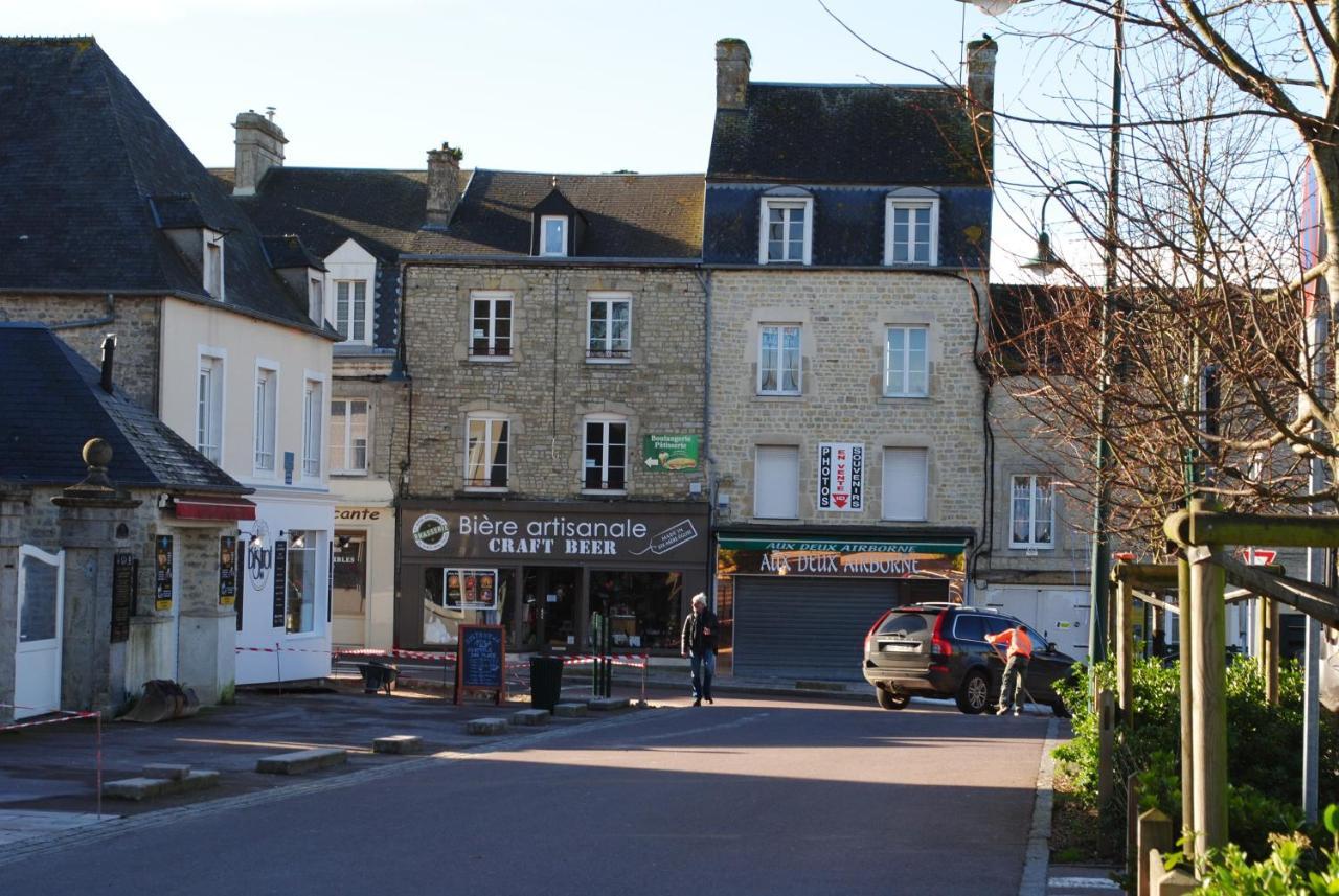 Gite De La Place De L'Eglise Sainte-Mère-Église 外观 照片