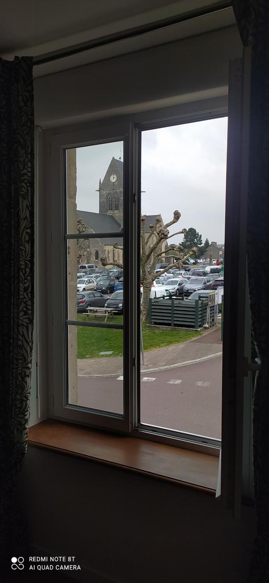Gite De La Place De L'Eglise Sainte-Mère-Église 外观 照片